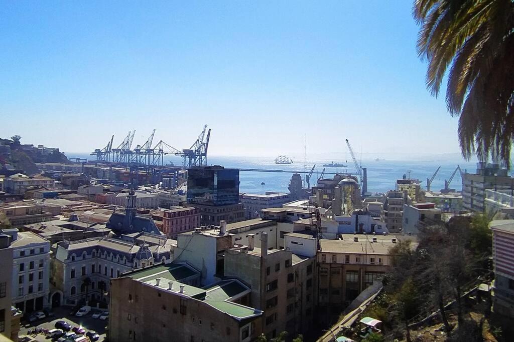Apartamento Gran Departamento En Cerro Alegre Con Unica Vista Al Puerto *